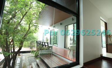 House for sale by the river in Ayutthaya, 45-60 minutes from Bangkok.