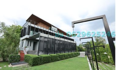 House for sale by the river in Ayutthaya, 45-60 minutes from Bangkok.