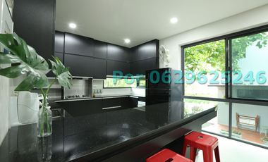 House for sale by the river in Ayutthaya, 45-60 minutes from Bangkok.