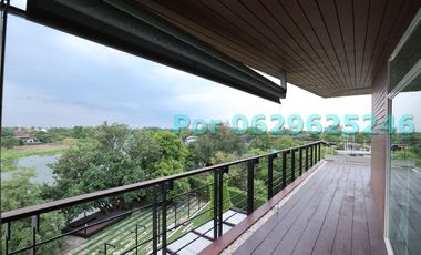 House for sale by the river in Ayutthaya, 45-60 minutes from Bangkok.