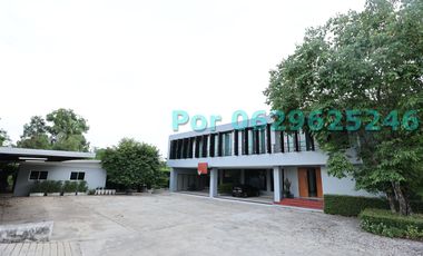 House for sale by the river in Ayutthaya, 45-60 minutes from Bangkok.
