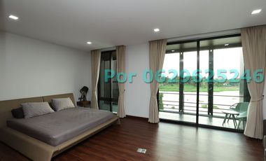 House for sale by the river in Ayutthaya, 45-60 minutes from Bangkok.