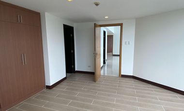 Rent to own 5 bedroom loft penthouse unit for sale in One Central Makati