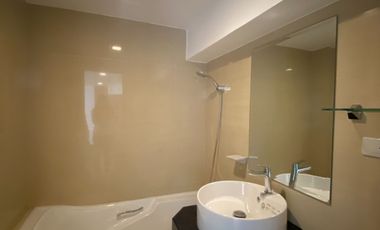 Rent to own 5 bedroom loft penthouse unit for sale in One Central Makati