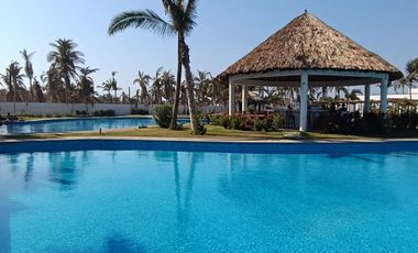 Preciosa casa en renta por noche con 3 recamas, 1.5 baños y club de playa en Acapulco.