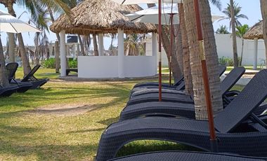 Preciosa casa en renta por noche con 3 recamas, 1.5 baños y club de playa en Acapulco.