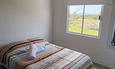 Preciosa casa en renta por noche con 3 recamas, 1.5 baños y club de playa en Acapulco.