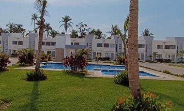 Preciosa casa en renta por noche con 3 recamas, 1.5 baños y club de playa en Acapulco.