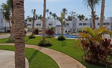 Preciosa casa en renta por noche con 3 recamas, 1.5 baños y club de playa en Acapulco.