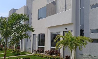 Preciosa casa en renta por noche con 3 recamas, 1.5 baños y club de playa en Acapulco.