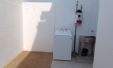 Preciosa casa en renta por noche con 3 recamas, 1.5 baños y club de playa en Acapulco.