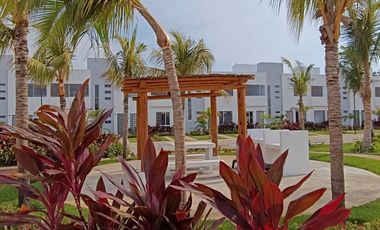 Preciosa casa en renta por noche con 3 recamas, 1.5 baños y club de playa en Acapulco.