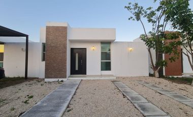 Casa de 1 planta, 2 habitaciones, en privada de Gran Santa Fe en Merida yucatan