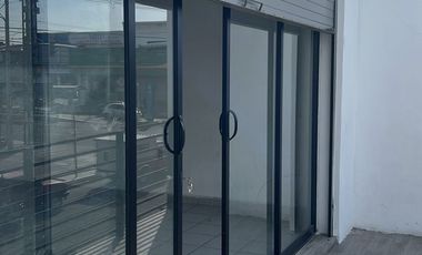Renta local en plaza comercial en planta baja