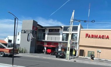 Renta local en plaza comercial en planta baja