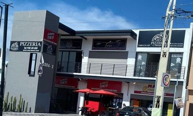 Renta local en plaza comercial en planta baja