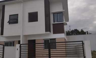 3 Bedrooms Townhouse For Sale inside Subdivision near SM Hypermart PH2890