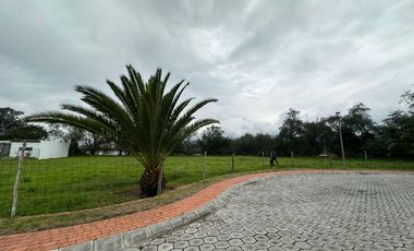 HERMOSO TERRENO GRANDE DE VENTA EN URBANIZACIÓN CERRADA EN COLLAQUÍ TUMBACO!!  VISTA!!