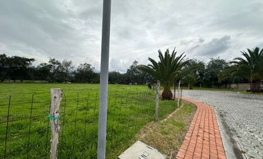 HERMOSO TERRENO GRANDE DE VENTA EN URBANIZACIÓN CERRADA EN COLLAQUÍ TUMBACO!!  VISTA!!