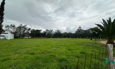 HERMOSO TERRENO GRANDE DE VENTA EN URBANIZACIÓN CERRADA EN COLLAQUÍ TUMBACO!!  VISTA!!