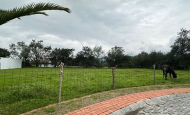 HERMOSO TERRENO GRANDE DE VENTA EN URBANIZACIÓN CERRADA EN COLLAQUÍ TUMBACO!!  VISTA!!