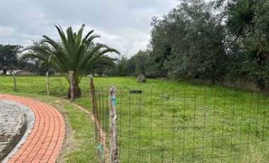 HERMOSO TERRENO GRANDE DE VENTA EN URBANIZACIÓN CERRADA EN COLLAQUÍ TUMBACO!!  VISTA!!