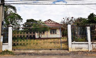 Land for sale, Sai Huai Kaew, Ban Mi District, 1 rai, with 1 house, Ban Sai Huai Kaew, Ban Mi District, Lopburi Province, next to the black road, 2 km from the district, cheapest selling price 995,000 baht.