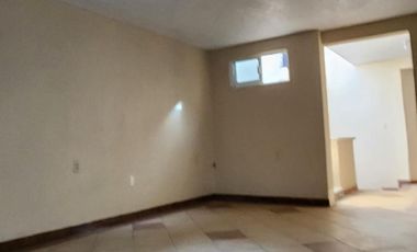 Casa con Local Comercial, 6 Recámaras, Fracc. La Providencia, Mineral de La Reforma, Hidalgo.