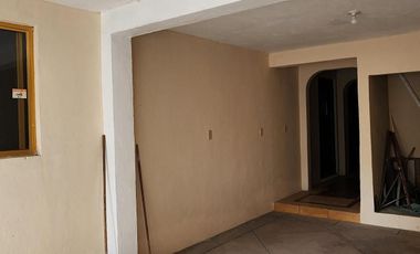 Casa con Local Comercial, 6 Recámaras, Fracc. La Providencia, Mineral de La Reforma, Hidalgo.