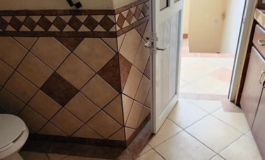 Casa con Local Comercial, 6 Recámaras, Fracc. La Providencia, Mineral de La Reforma, Hidalgo.