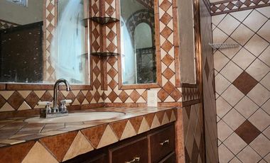 Casa con Local Comercial, 6 Recámaras, Fracc. La Providencia, Mineral de La Reforma, Hidalgo.