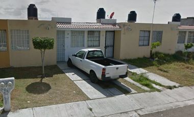 Hermosa casa en venta en Fraccionamiento La Estancia, Irapuato. PRECIO DE REMATE!