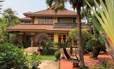 For sale: 2-story Balinese style house on Ratchaphruek Road.