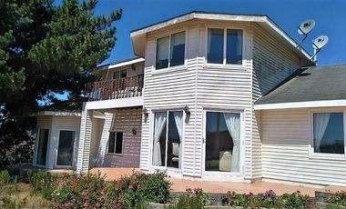 VENDE CASA EN PARCELA, CONDOMINIO SANTA MARIA DE ALGARROBO, 6 DORMITORIOS, 6 BAÑOS, PISCINA, TERRAZA, QUINCHO