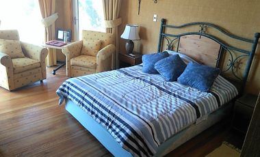 VENDE CASA EN PARCELA, CONDOMINIO SANTA MARIA DE ALGARROBO, 6 DORMITORIOS, 6 BAÑOS, PISCINA, TERRAZA, QUINCHO