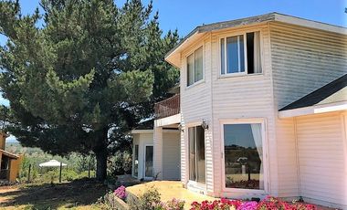 VENDE CASA EN PARCELA, CONDOMINIO SANTA MARIA DE ALGARROBO, 6 DORMITORIOS, 6 BAÑOS, PISCINA, TERRAZA, QUINCHO