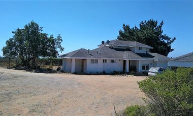 VENDE CASA EN PARCELA, CONDOMINIO SANTA MARIA DE ALGARROBO, 6 DORMITORIOS, 6 BAÑOS, PISCINA, TERRAZA, QUINCHO