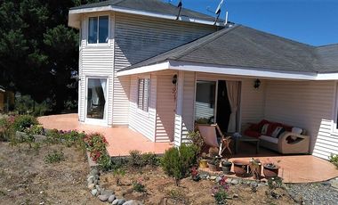 VENDE CASA EN PARCELA, CONDOMINIO SANTA MARIA DE ALGARROBO, 6 DORMITORIOS, 6 BAÑOS, PISCINA, TERRAZA, QUINCHO