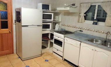 VENDE CASA EN PARCELA, CONDOMINIO SANTA MARIA DE ALGARROBO, 6 DORMITORIOS, 6 BAÑOS, PISCINA, TERRAZA, QUINCHO