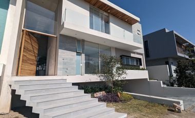RENTA Residencia de Lujo en Puerta las Lomas en Venta Zona Puerta de Hierro