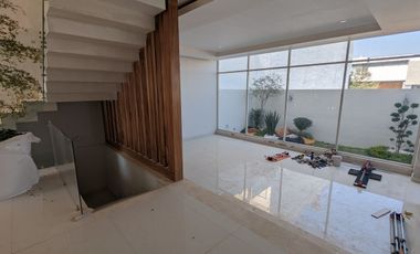 RENTA Residencia de Lujo en Puerta las Lomas en Venta Zona Puerta de Hierro