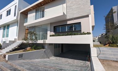 RENTA Residencia de Lujo en Puerta las Lomas en Venta Zona Puerta de Hierro