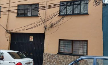 Edificio de 3 Niveles   frente a Chapultepec, con 33 departamentos