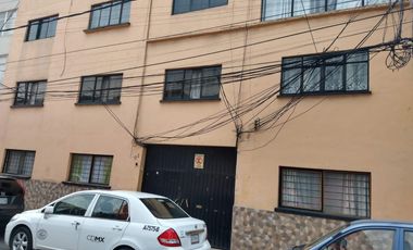 Edificio de 3 Niveles   frente a Chapultepec, con 33 departamentos