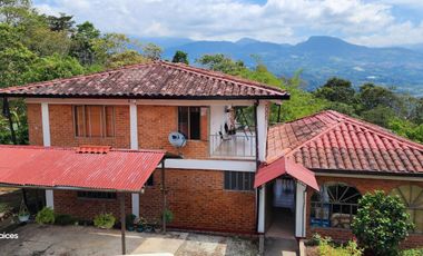 SE VENDE ESCTACULAR CASA FINCA EN SILVANIA