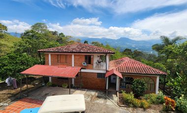 SE VENDE ESCTACULAR CASA FINCA EN SILVANIA