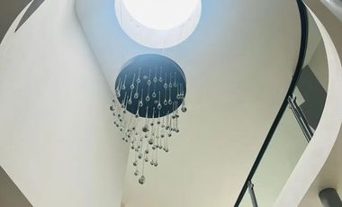 EXCELENTE CASA EN VENTA EN EXCLUSIVO FRACCIONAMIENTO LA RIOJA UBICADO AL SUR DE LA CIUDAD EN AV. LOPEZ MATEOS SUR 7000, MUNICIPIO DE TLAJOMULCO DE ZUÑ