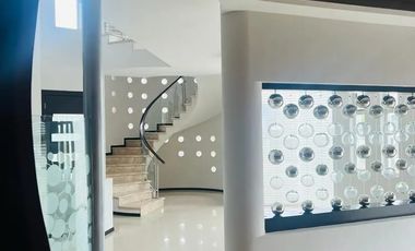 EXCELENTE CASA EN VENTA EN EXCLUSIVO FRACCIONAMIENTO LA RIOJA UBICADO AL SUR DE LA CIUDAD EN AV. LOPEZ MATEOS SUR 7000, MUNICIPIO DE TLAJOMULCO DE ZUÑ