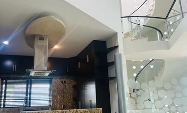 EXCELENTE CASA EN VENTA EN EXCLUSIVO FRACCIONAMIENTO LA RIOJA UBICADO AL SUR DE LA CIUDAD EN AV. LOPEZ MATEOS SUR 7000, MUNICIPIO DE TLAJOMULCO DE ZUÑ