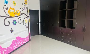 EXCELENTE CASA EN VENTA EN EXCLUSIVO FRACCIONAMIENTO LA RIOJA UBICADO AL SUR DE LA CIUDAD EN AV. LOPEZ MATEOS SUR 7000, MUNICIPIO DE TLAJOMULCO DE ZUÑ
